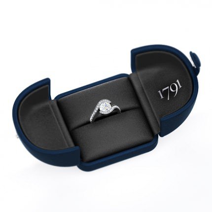 Perlina Round Brilliant Engagement Ring in 18kt White Gold AU - Box View